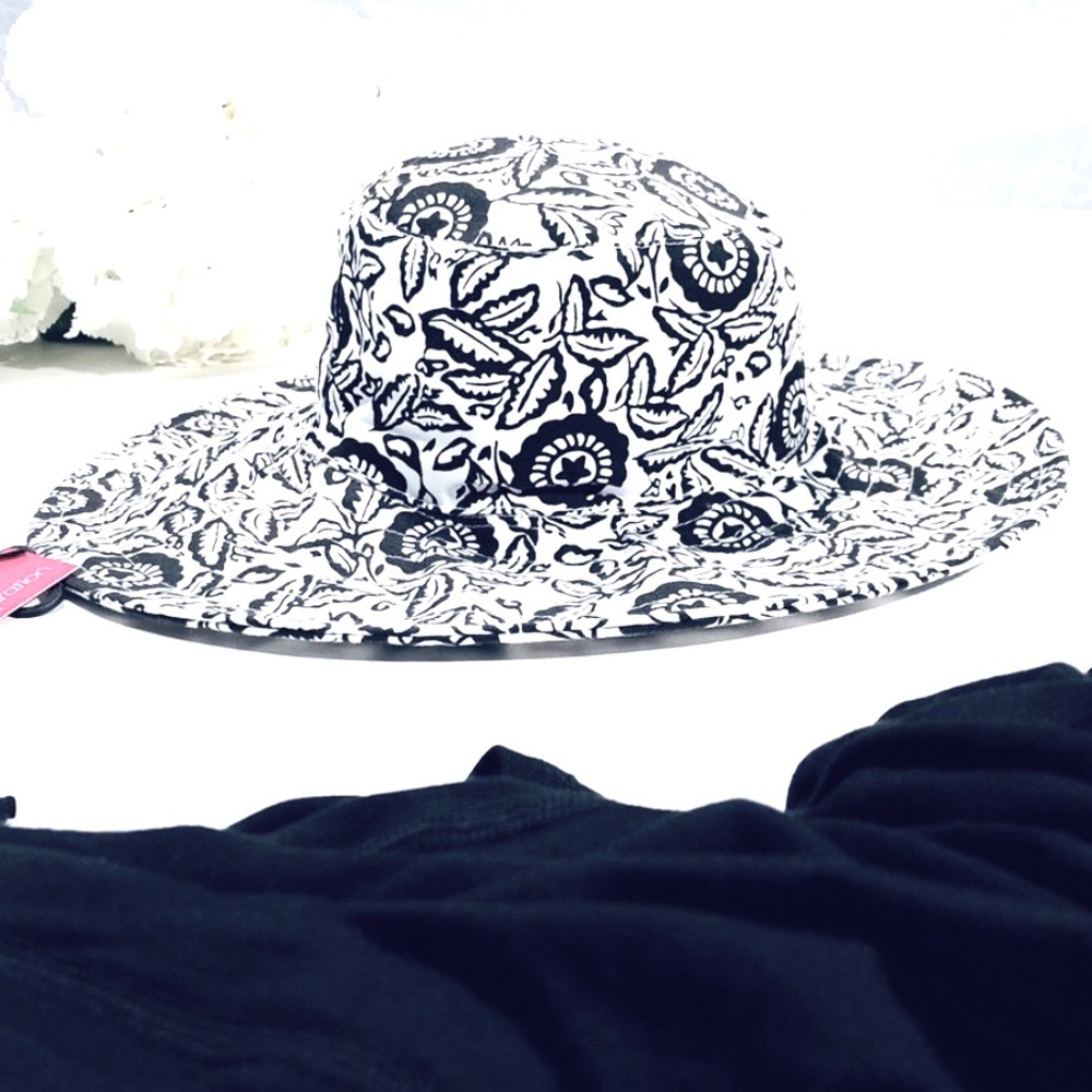 🆕 NWT Xhilaration Sun Hat, in Black & White